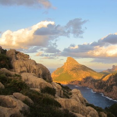 Ako sa nazýva súostrovie, v ktorom sa nachádza Ibiza, Menorka a Malorka?