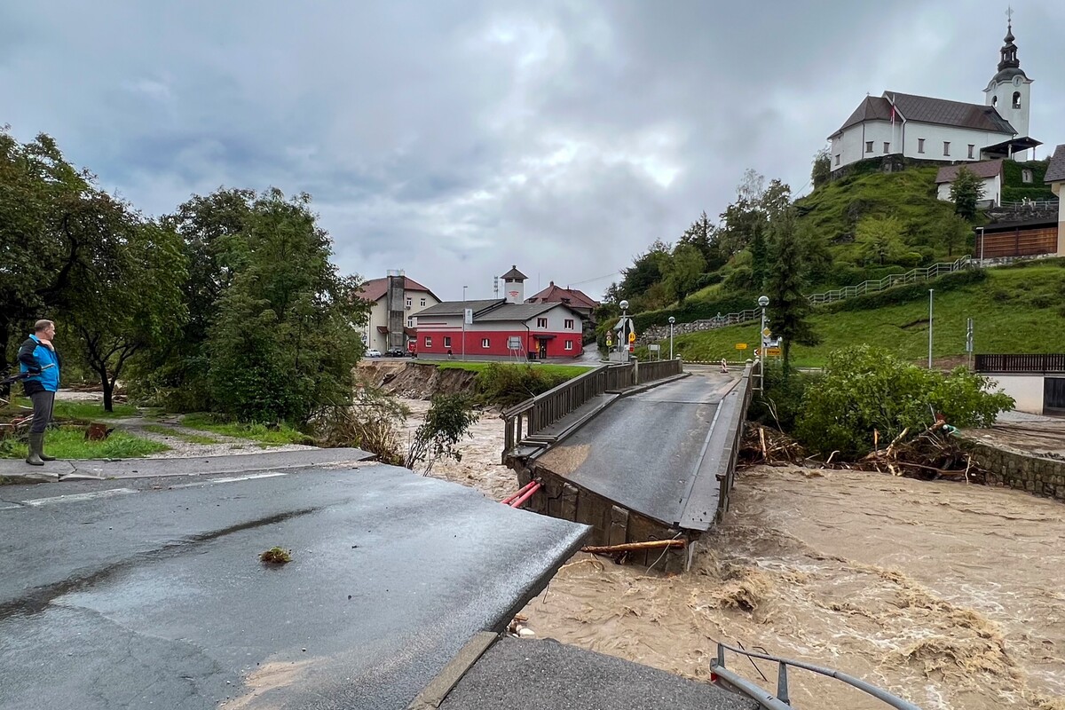 Voda ve Slovinsku ničila domy, silnice i mosty.