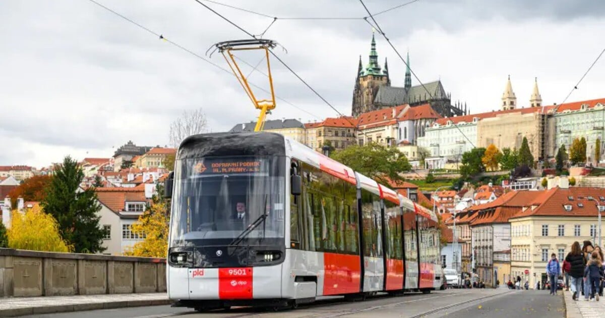 Nové tramvaje v Praze jezdí v plném provozu. Na lince 12 jich najdeš už sedm