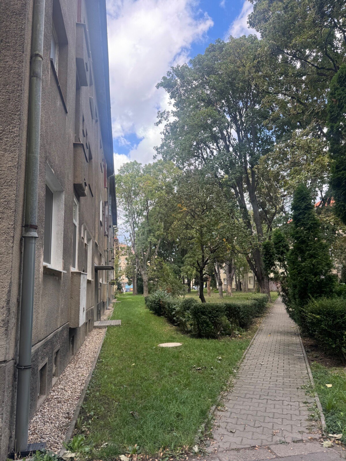 500 bytov.