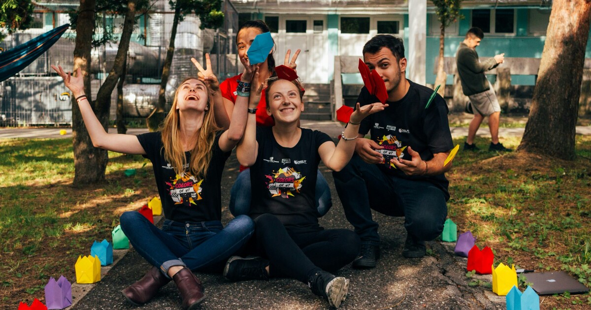 Češi a Češky utratí na Black Friday miliardy korun. Peníze ale věnují také na dobročinnost, ukázal průzkum