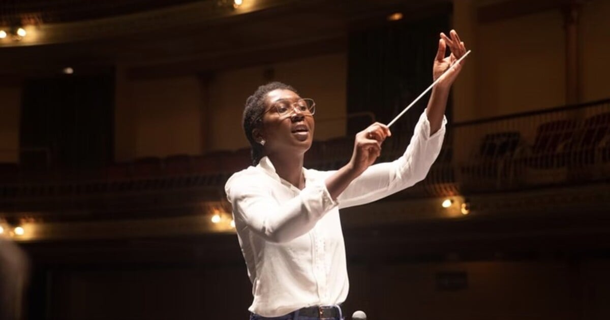 Z konzervatoře na světová pódia. Jak kubánská dirigentka díky Instagramu okouzlila Rosalíi?