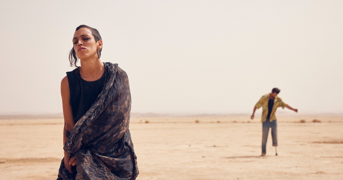 Kinozážitek, na který slova nestačí. Rave road movie Sirat rozbouřila Cannes a teď startuje v Česku