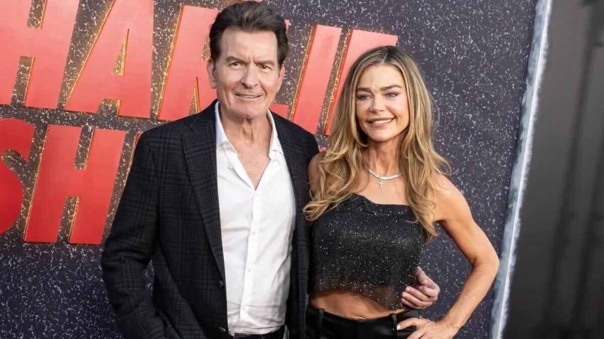 Charlie Sheen se svou bývalou manželkou Denise Richards na premiéře filmu.