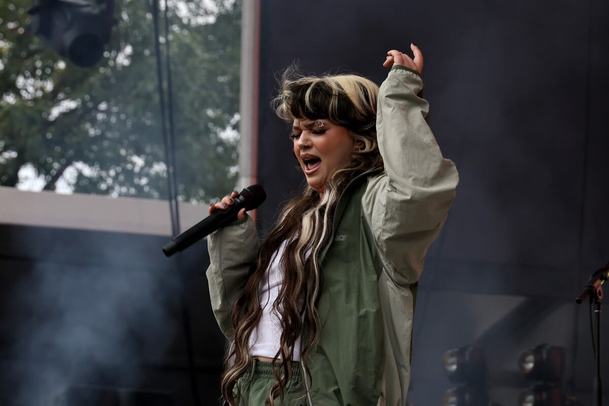 Lola Young 27. septembra 2025 na festivale All Things Go v New Yorku