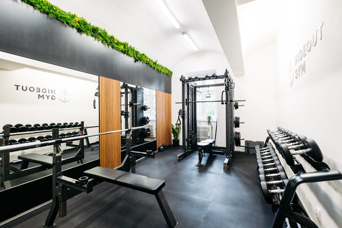HIDEOUT Gym, fitness centrum, fitko, cvičení, posilování