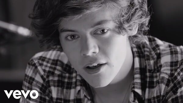 Kto napísal text Little Things od One Direction?
