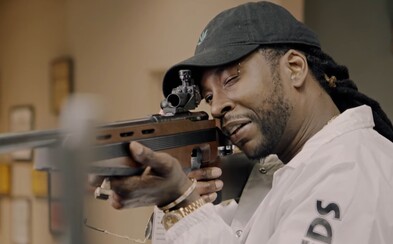2 Chainz sa znova dotkol luxusu. Tentoraz sa pozrel na zbrane za státisíce dolárov 2 Chainz sa znova dotkol luxusu. Tentoraz sa pozrel na zbrane za státisíce dolárov