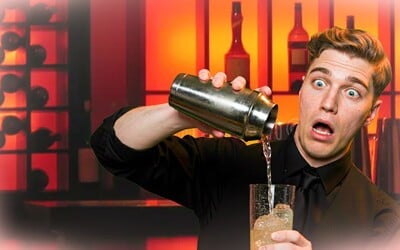 20 (ne)vhodných otázok na barmana: Aký drink by namiešal prezidentovi a čo najčudnejšie našiel po zatváračke?