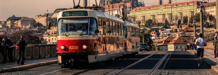 Pražská MHD bude mít nový hlas! Patří herci Vondráčkovi, dabérovi barmana Vočka ze Simpsonových