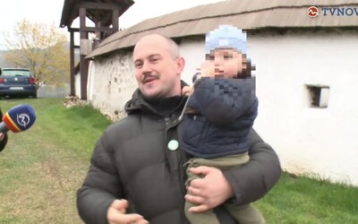 Kotleba priletel aj so synom z Egypta. Exmanželka tvrdí, že si dieťa odniesol bez dohody.