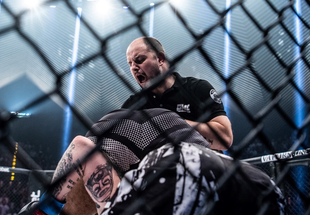 MMA rozhodca Jakub Müller.