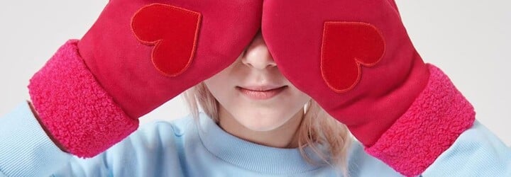 Tradiční vánoční dárky v netradiční podobě: Ponožky s orgasmem, knihy o pivu nebo hrnek z kávových slupek