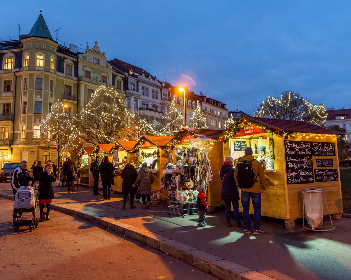 Vánoční trhy na „Jiřáku“ v Praze.