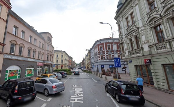 A poslední město, na které se ptáme, je jedním z nejfrekventovanějších hraničních přechodů v Česku. Žije zde asi 23 tisíc obyvatel, velkou část z nich tvoří místní početná polská menšina. Město bylo v minulosti předmětem sporu mezi Československem a Polskem, který v roce 1919 eskaloval dokonce v několikadenní válku. 