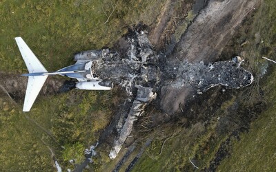 21 cestujúcich v Texase zázrakom prežilo haváriu lietadla. Stroj totálne zhorel