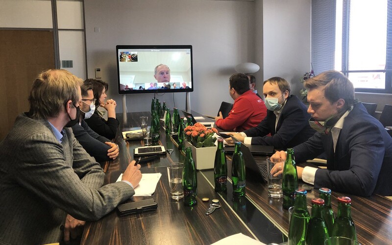 Politici z ČSSD musí zaplatit pokutu 10 000 korun. Na konferenci si nevzal roušku ministr Jan Hamáček ani ministryně Maláčová.