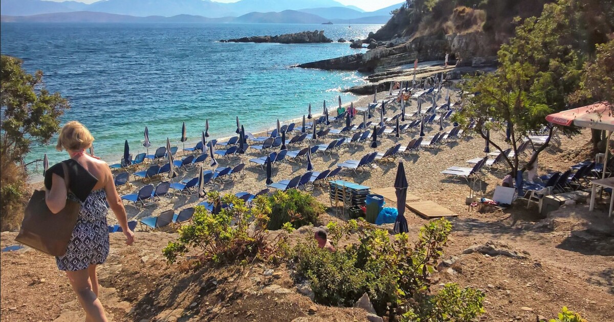 Silný vítr v Řecku odnesl do moře 12letou dívku. Dítě nepřežilo, policie zadržela rodiče