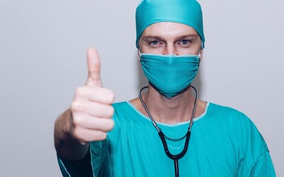 V Plzni ordinoval falešný gynekolog. Za hodinu si účtoval přes dva tisíce.