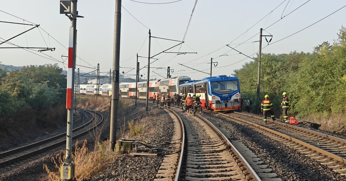 AKTUÁLNĚ: 40 zraněných po srážce vlaků na Českobudějovicku. Pět lidí je ve vážném stavu v nemocnici