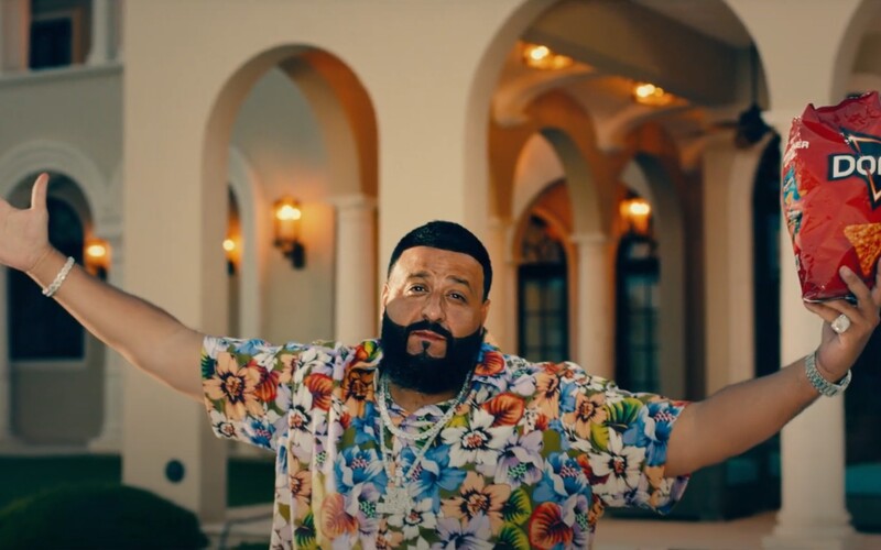 DJ Khaled je ústřední postavou každého vlastního klipu, i když má po boku největší hvězdy.