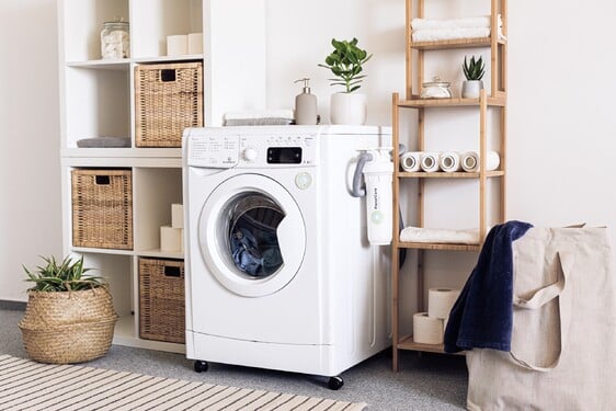 Chceme novou pračku, ale ještě nevíme, jaký _____. Nemáš nějaký _____?