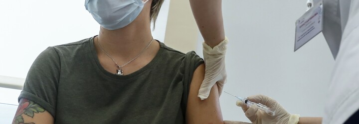 Maďaři schválili Sputnik V na příkaz vlády bez testů, nyní budou v laboratoři zkoumat účinnost a bezpečnost slovenské šarže