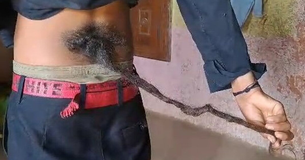 Chlapci roste ze zad více než půlmetrový ocas. Uctívají ho jako boha opic