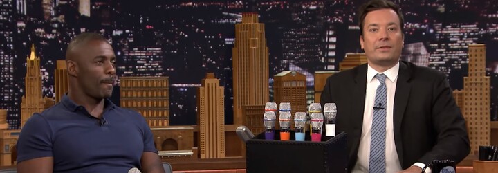 Idris Elba a Jimmy Fallon si skúsili zaspievať hity od Desiignera a Drakea v hre s upravenými mikrofónmi