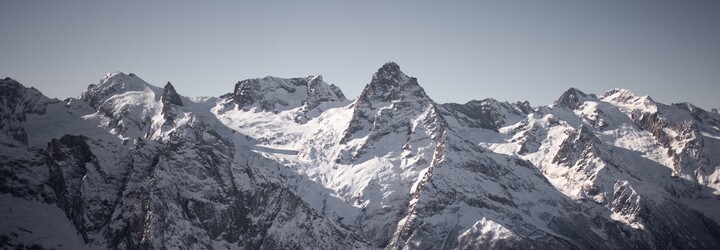 Nedělní sesuv ledovce v Alpách má i jednu oběť z Česka