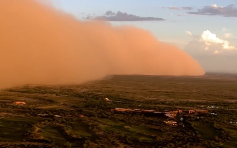 VIDEO: Arizonu skryla stena z prachu. Na výšku mala skoro 2 kilometre.