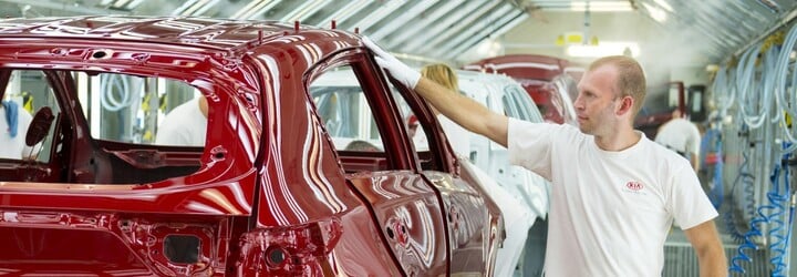 Prodej nových aut v Rusku se meziročně propadl o 78,5 %. Trh bojuje s jejich nedostatkem a prudkým nárůstem cen
