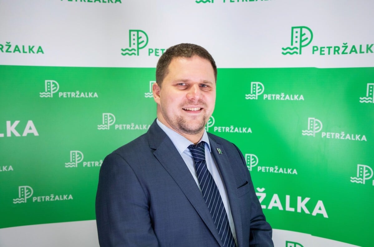 JÁN HRČKA, PETRŽALKA