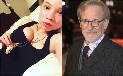 23-ročná dcéra Stevena Spielberga sa chce stať pornoherečkou. Otec ju v tom vraj podporuje