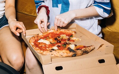 23-ročný muž si objednal pizzu a do hodiny zomrel. Osudnou sa mu stala jediná ingrediencia