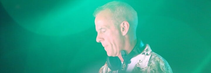 Na festivalu Beats for Love zahraje legendární Fatboy Slim! Krom něj vystoupí bezmála 400 interpretů z celého světa