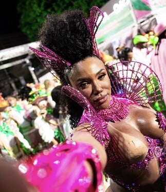 Kam návštěvnice vynesla tento „vohoz“?