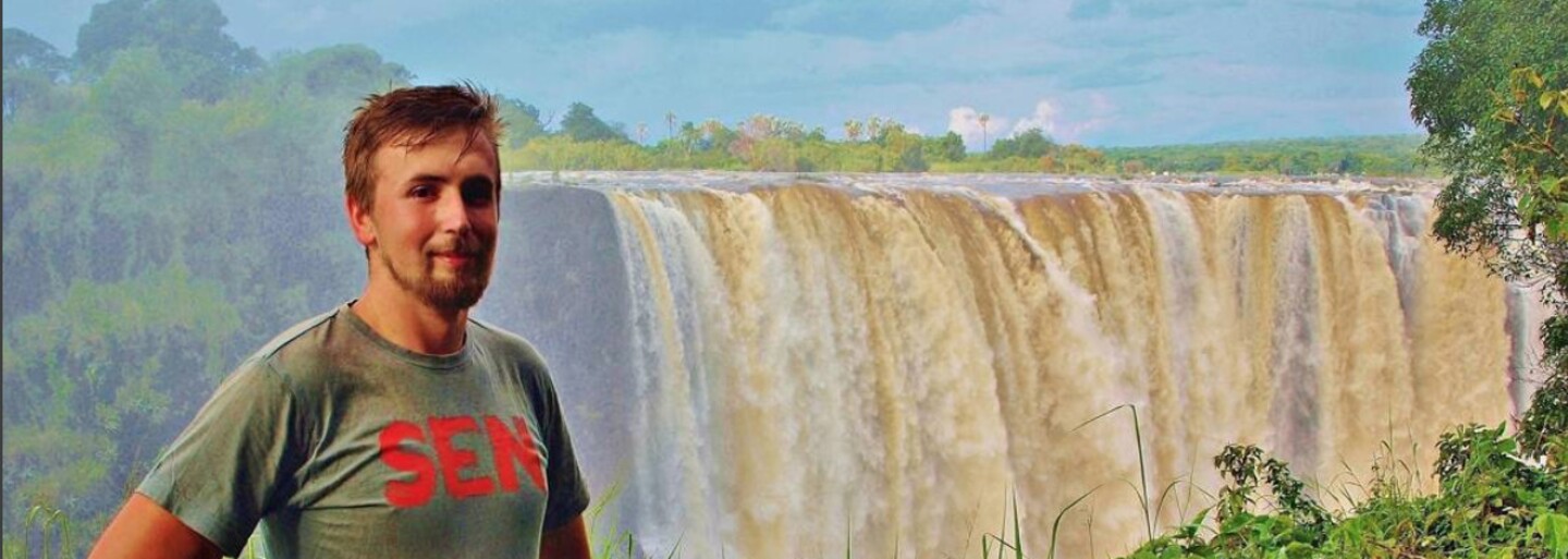 23-ročný sprievodca František už skončil s nožom na krku. Niektorí Afričania oslavujú s kosťami mŕtvych a natierajú sa farbou (Rozhovor)