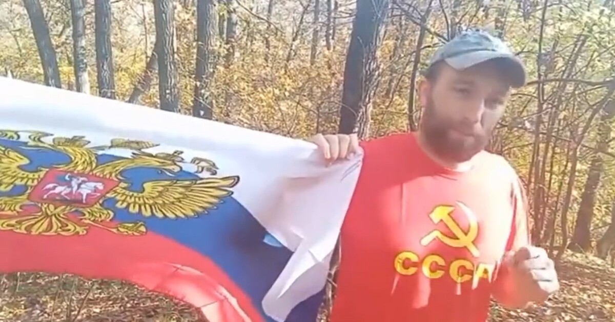 VIDEO: Hledaný Čermák na videu z lesa naznačuje, že je v Rusku. Nadává v něm Rakušanovi, ten zareagoval