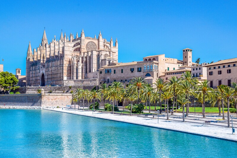 V hlavnom meste ktorého španielskeho ostrova nájdeš túto slávnu katedrálu?
