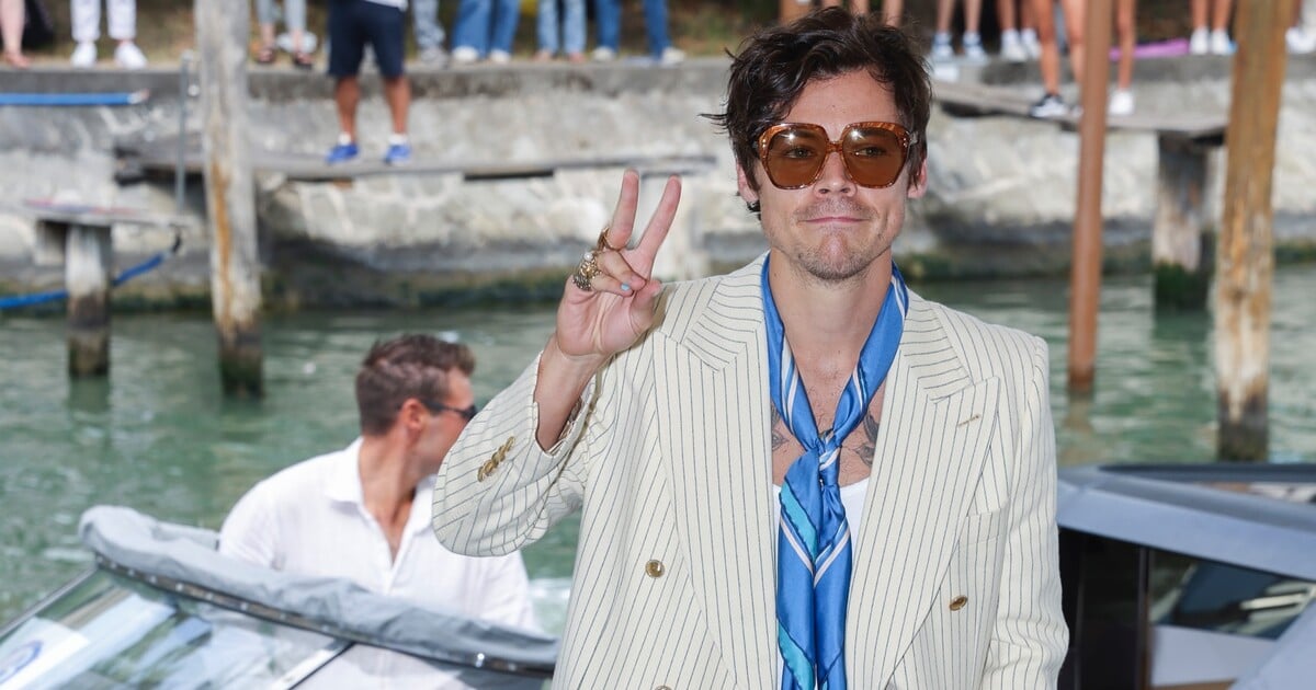 Slušný bizár. Na internetu si můžeš koupit vodu, v níž plaval Harry Styles. Tak schválně, za kolik?