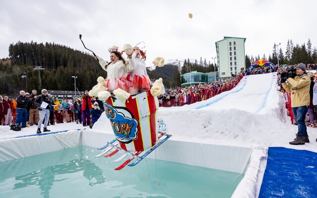 Rozhodni, kto dostane šancu vyhrať 2000 € za skok do bazéna s ľadovou vodou. Hlasuj za svojho favorita na Red Bull Jump &amp; Freeze 