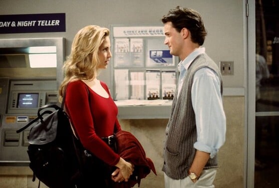 Chandler musel jet v jedné z epizod do nemocnice poté, co hlídal malá trojčata. Co se mu stalo?