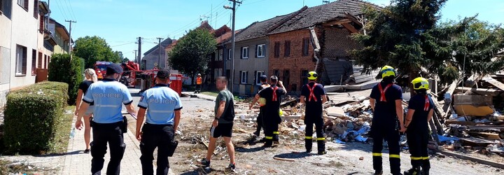 Výbuch v Olšanech si vyžádal oběť na životě. Hasiči našli tělo muže pod sutinami
