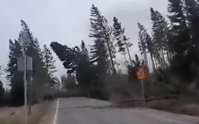 Meteorológovia varujú pred nebezpečnou víchricou: Na horách udrie vietor s rýchlosťou až 135 km/h (+ mapa)