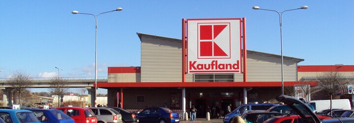 Padesát korun za dlouhé stání ve frontě? Kaufland svým zákazníkům navýšil finanční kompenzaci