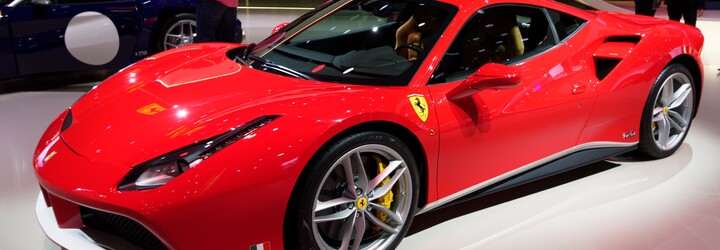 Muž si v Praze půjčil luxusní ferrari za šest milionů korun a už ho nevrátil. Hledá ho policie