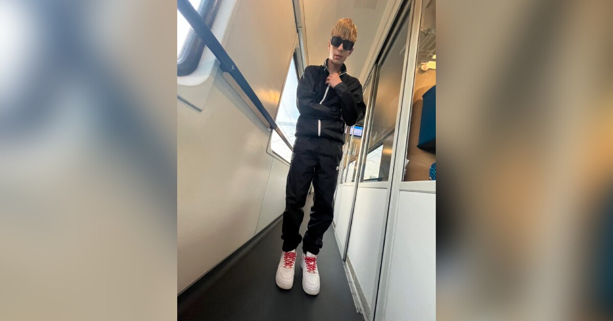 Donutili spolucestujícího ve vlaku sundat si boty, pak je ukradli. Po mladících pátrá policie, poznáš je?