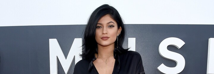 Kylie Jenner chce byť popovou hviedzou, a preto pripravuje vlastný album. Pomáhať jej má Kanye West či Tyga