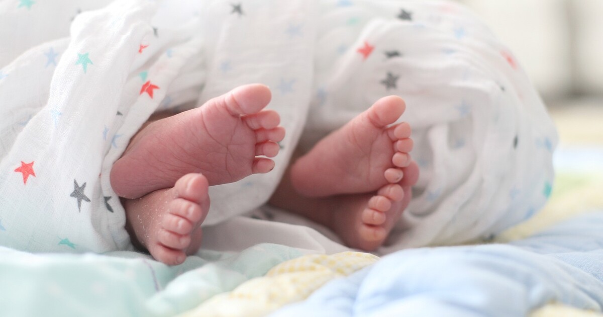 Policie obvinila tři učitelky jeslí v Žatci. Svěřeným dětem měly nadávat a bít je